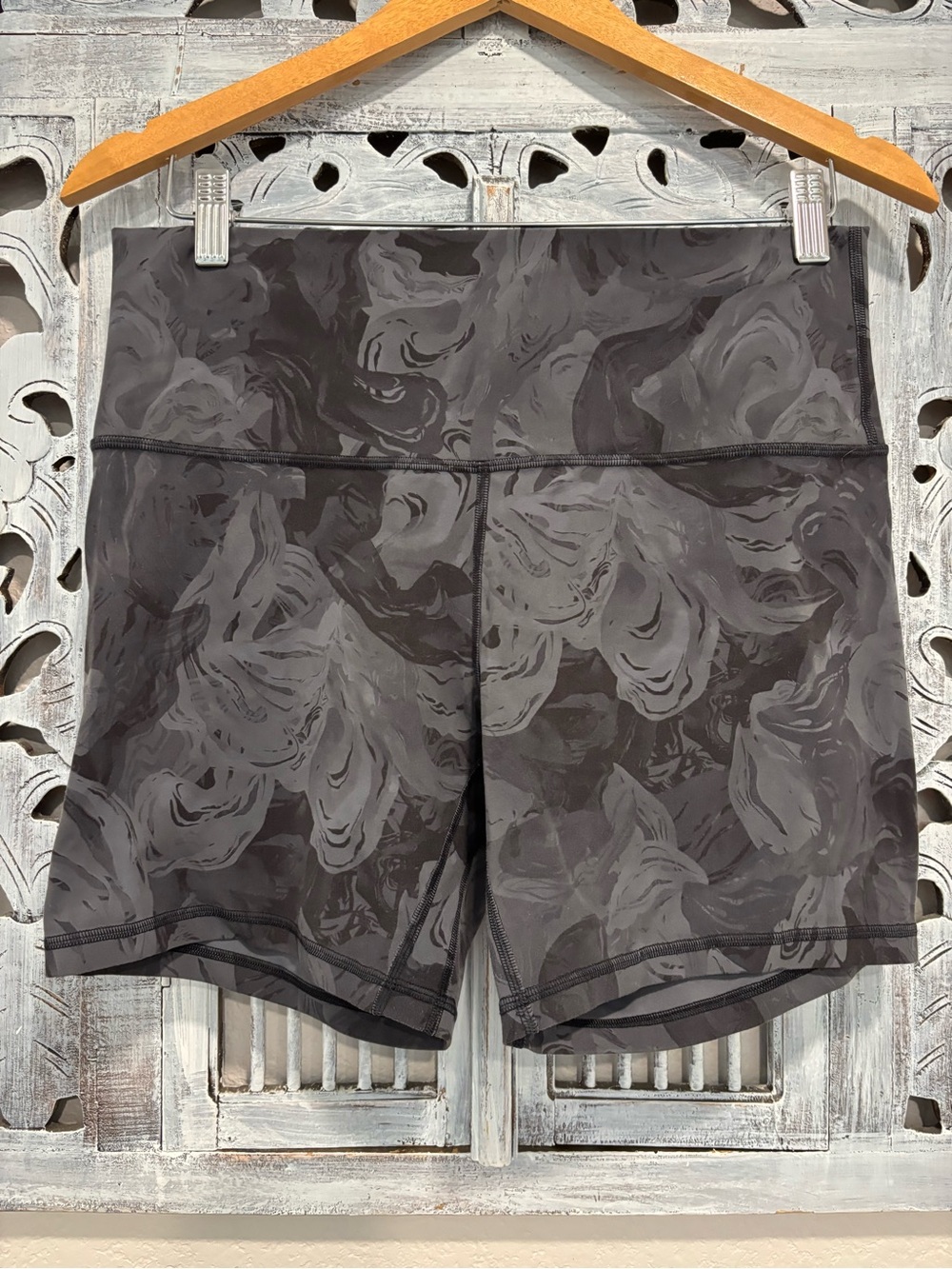 Lululemon Align High-Rise Short 6"
Stencil Dreams Black Multi Biker Shorts - Picture 5 of 9